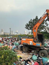 'Núi' quần áo tại dự án đường nối Phạm Hùng - Lê Đức Thọ được xử lý
