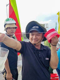 Không cần lưỡi câu, người dân Quy Nhơn bắt cá đối bằng chai nhựa thế nào?
