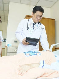 Bác sĩ lưu ý cách xử trí tiêu chảy cấp, nhất là ở người lớn tuổi