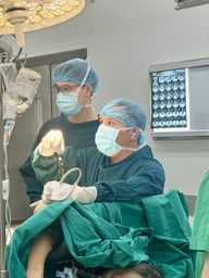 Tai biến sau mổ u đại tràng, người đàn ông 'ho ra phân'