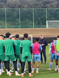 U.17 Việt Nam thua đậm U.18 Seoul FC: HLV Roland ‘xáo tung’ đội hình, thử nghiệm nhân sự trước World Cup