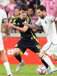 Messi sẽ đạt cột mốc 1.000 bàn thắng trước Ronaldo?