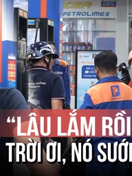 Giá xăng giảm mạnh: Người chen chân đổ đầy bình, tài xế tính chuyện tăng ca