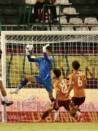 SLNA chiếm đỉnh V-League, HAGL tiếp tục trượt dài
