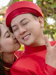 Khoảnh khắc ngọt ngào của Hoài Lâm bên vợ kém 9 tuổi