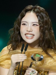 Phương Mỹ Chi xin lỗi vụ màn trình diễn gây tranh cãi