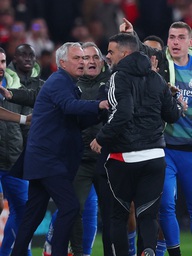 HLV Mourinho nói gì về màn ăn mừng gây tranh cãi của Vinicius tại Champions League, UEFA sẽ điều tra?