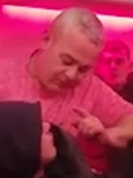 Hành khách đánh nhau trên không, máy bay hạ cánh khẩn cấp