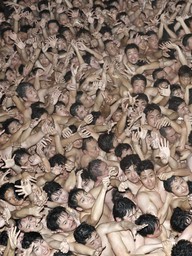 Hàng ngàn nam giới Nhật Bản tham gia ‘lễ hội khỏa thân’, 6 người nhập viện