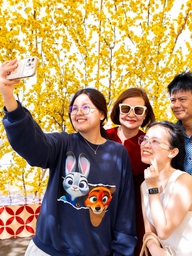 Du lịch lập kỷ lục: Khách tây, khách ta đi chơi tết đông chưa từng thấy