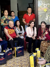 Lý Hùng nghẹn ngào khi cùng em gái Lý Hương thực hiện di nguyện của cha