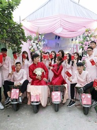 Chú rể dùng 9 xe rùa chở sính lễ sang hỏi vợ... nhà hàng xóm