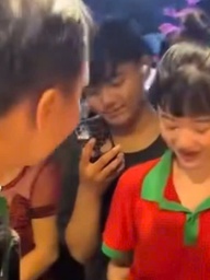 Nhân viên quán ăn Tây Ninh trúng độc đắc: Mua ô tô tặng nhiều người