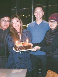 Hôn nhân bền chặt 36 năm của 'hổ tướng' Miêu Kiều Vỹ và vợ minh tinh