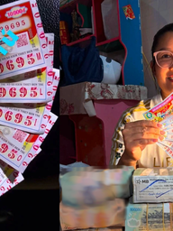 Nhóm công nhân trúng số độc đắc 14 tỉ xổ số miền Nam, nhận tiền trong đêm