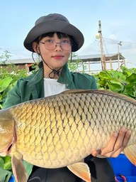 Không cà phê hay mua sắm, cô gái 27 tuổi lại thích ngồi câu cá hàng giờ