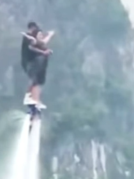 Vận động viên và du khách gặp nạn khi chơi flyboard tại Ninh Bình