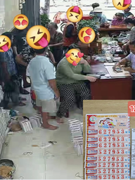 Cả xóm miền Tây trúng 12,4 tỉ xổ số miền Nam, kéo tới đại lý lãnh tiền
