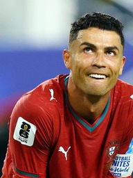 Nỗi buồn khó tả của Ronaldo: Nhạt nhòa, điểm thấp và bị mỉa mai