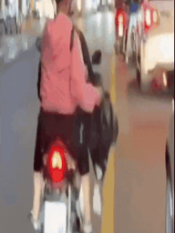 Người phụ nữ tung vàng mã xuống đường để 'xả xui' ở TP.HCM bị phạt