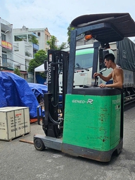 Chành xe giữa khu dân cư TP.HCM: Đường bị chiếm, công viên thành nơi tập kết hàng
