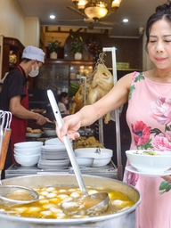 Quán phở gà 'đắt nhất nhì' Hà Nội được Michelin gọi tên có gì đặc biệt?