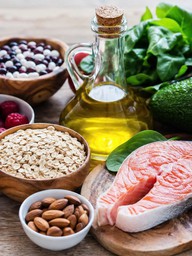 Người bị cholesterol cao nên ăn gì để bảo vệ tim mạch?