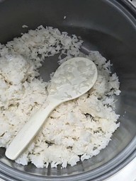 Cơm nguội có thực sự gây hại? Bác sĩ nói về nguy cơ ít người để ý
