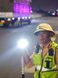Xe gặp sự cố trên cao tốc: Làm gì để an toàn và không bị CSGT phạt?