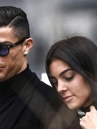 Vợ chưa cưới lên tiếng sau thất bại đầy nước mắt của Cristiano Ronaldo tại World Cup 