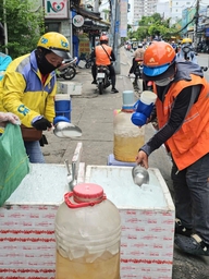 Tiệm vàng ở TP.HCM mỗi ngày mua hơn 100 bao đá để làm gì?