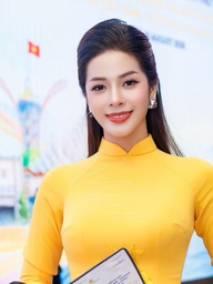 Nữ MC Việt diện áo dài dẫn sự kiện tại Australia là ai?