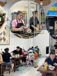 Miến lươn hơn 40 năm nức tiếng Hà Nội vào TP.HCM, con gái từ Mỹ về kế nghiệp
