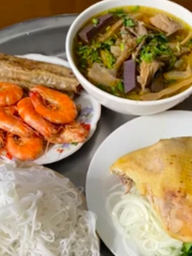 21 năm, cứ nhà có đám giỗ hàng xóm lại để phần cho con nhà đối diện