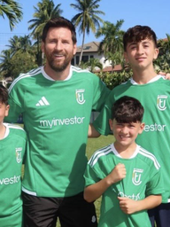 Messi chính thức tiếp quản CLB ở Tây Ban Nha, gia đình chuyển sang ‘sắc áo xanh’