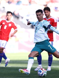 Phản ứng của Ronaldo sau thông điệp từ giã đội tuyển của Messi