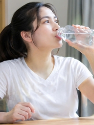Luôn khát nước: Đừng bỏ qua những nguyên nhân này