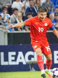 Văn Hậu chơi hay cho đến khi… mắc sai lầm, Đình Bắc bất lực: CLB CAHN thua đậm Gamba Osaka