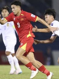 Thầy Kim đặt niềm tin vào ngôi sao ở giải hạng nhất 
để thay Quang Hải