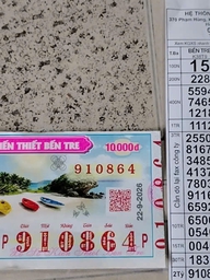 Giữ lại 1 tờ, cô gái bán vé số dạo trúng độc đắc xổ số miền Nam