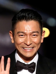 Cuộc sống xa hoa với 10 vệ sĩ túc trực 24/7 của con gái Lưu Đức Hoa