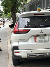 Đỗ xe trên vỉa hè để tránh kẹt xe có bị CSGT xử phạt?