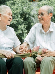 Gặp chồng trong bệnh viện, cụ bà U.100: 'Anh ơi, cho em về nhà đi'
