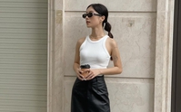 Tôn thần thái ngút ngàn với chân váy da