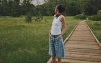 Đa dạng phong cách với áo khoác và quần shorts denim