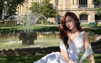 Tạm biệt gam màu an toàn với giày màu bạc để đôi chân thêm thon gọn