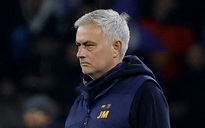 Đội bóng của HLV Mourinho rơi khỏi tốp 4 Serie A