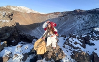 Cô gái Việt trải nghiệm mùa đông băng giá ở Mông Cổ cùng bạn đồng hành đặc biệt