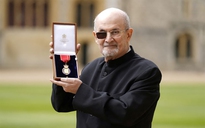 Hồi ký của tiểu thuyết gia Salman Rushdie: Trả lời bạo lực bằng nghệ thuật
