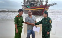 Giải cứu tàu cá của ngư dân Quảng Bình mắc cạn tại vùng biển Quảng Trị